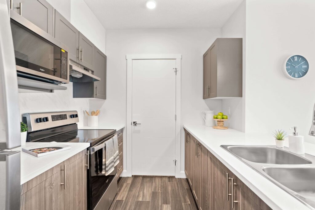 111 Hampton Circle-6-min